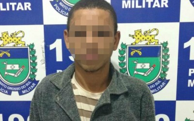 Jovem que estava em bar é preso por receptação