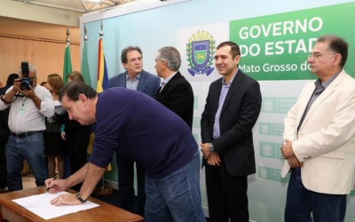 Deputado Eduardo Rocha participa da entrega de emendas parlamentares federais