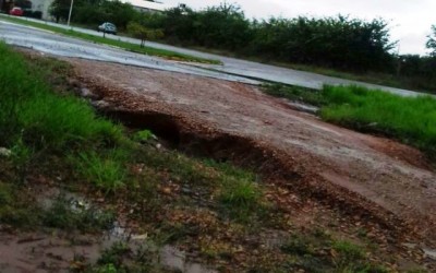 Moradora denuncia abandono em avenida de Três Lagoas 