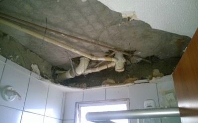 Teto de banheiro cai e deixa duas crianças feridas no Novo Oeste 