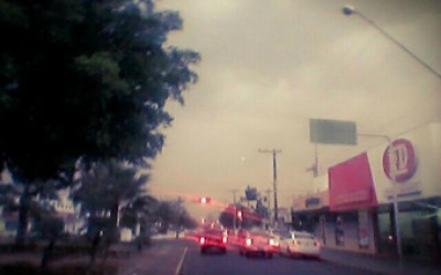 Fios de alta tensão caem em vários pontos da cidade durante vendaval