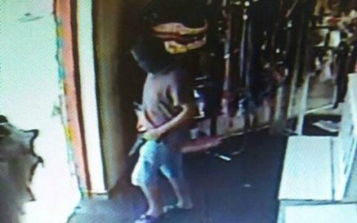 Bandido rouba casa de rações e filmagem pode ajudar a esclarecer o crime