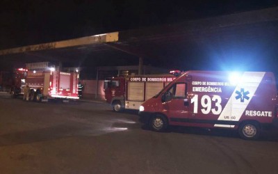 Bombeiros atendem ocorrência de incêndio na antiga Estação Ferroviária 