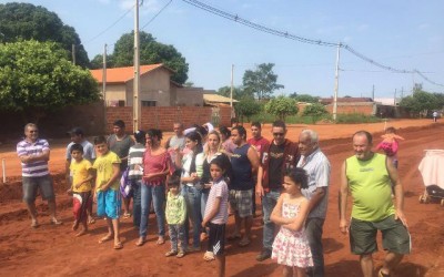 Moradores do bairro Carandá liberam as máquinas para trabalhar, mas afirmam que continuam lutando 