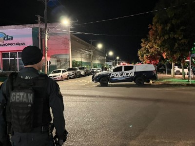 VEJA O VÍDEO: Chega de baderna! PM intensifica blitz na região de badalado bar e fecha o cerco contra motos barulhentas: Testes de bafômetro também foram realizados 