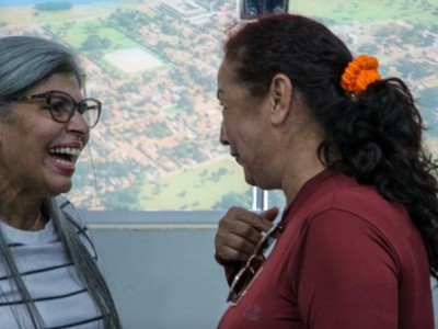 Após quase 20 anos de espera, moradores do Jd. das Orquídeas recebem escrituras dos imóveis