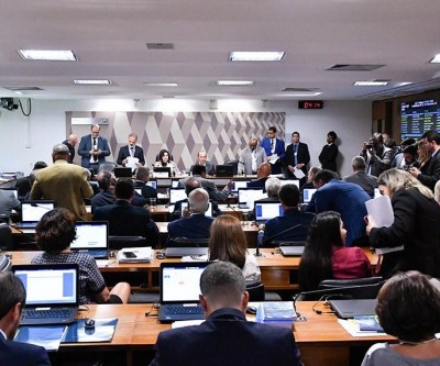 CCJ aprova projeto que cria cadastro positivo de crédito