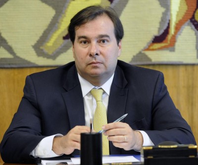 Maia diz que vai marcar para quarta-feira instalação da CCJ