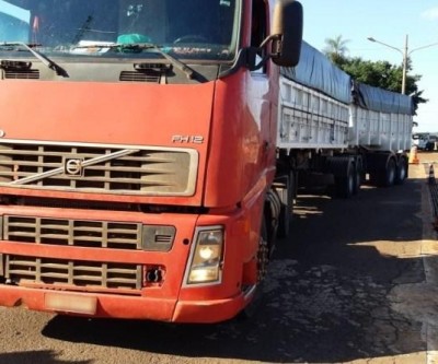 PRF apreende 100 quilos de pasta base de cocaína em caminhão