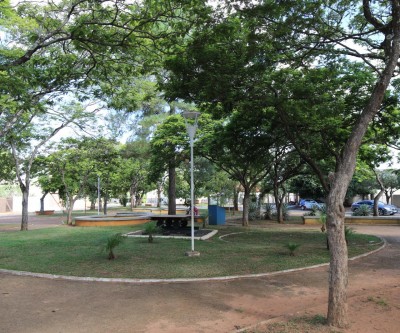 Vandalismo deixa Praça de Três Lagoas sem iluminação