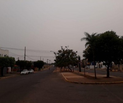 Entenda o porquê de o céu estar amarelado em Três Lagoas