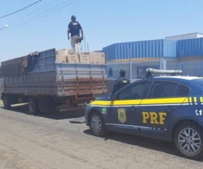 Caminhão com 175 mil maços de cigarros do Paraguai é apreendido e trazido para a PF de Três Lagoas 