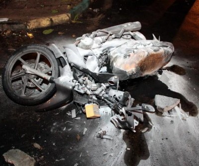 Motocicleta é incendiada na madrugada em Três Lagoas 