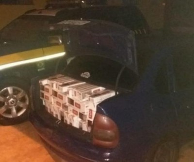 Cerca de 13,5 mil maços de cigarros contrabandeados apreendidos na BR-262 foram levados para a PF de Três Lagoas 