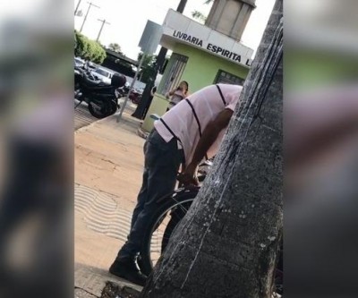 Câmeras de segurança flagram ação de homem que tentava furtar bicicleta no Centro de Três Lagoas 