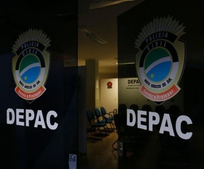 Assaltantes invadem residência, rendem quatro pessoas e levam celulares, cartões de crédito e dinheiro