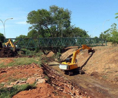 Prefeitura inicia limpeza no Córrego da Onça