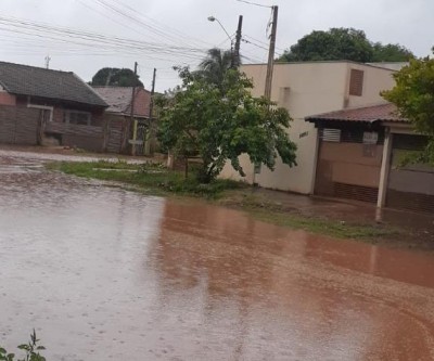 Quinta feira foi de chuva e granizo em Três Lagoas; bairro mais castigado foi o Paranapungá 