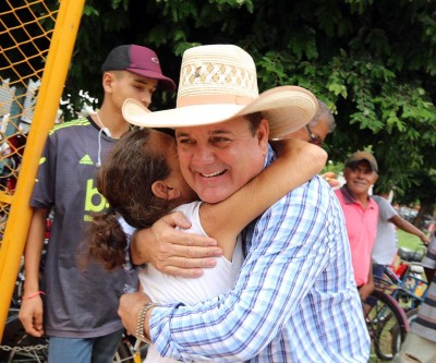 Famílias cadastradas recebem 3.7 mil cestas natalinas em Três Lagoas 