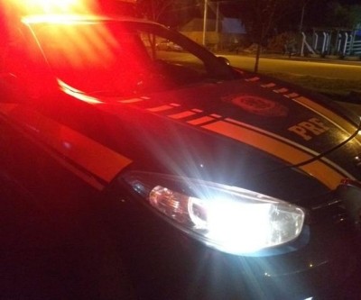 Homem dá carona a conhecidos e acaba preso por associação ao tráfico de drogas