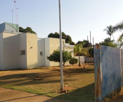 Inquilino coloca faca no pescoço do dono da casa após discussão