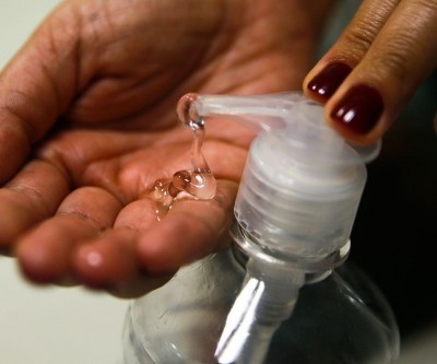 Vigilância Sanitária recomenda ao comércio e prestadoras de serviço a disponibilizarem álcool gel 70% para uso da clientela