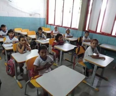 Na suspensão de aulas, prefeitura corta salários de professores 
