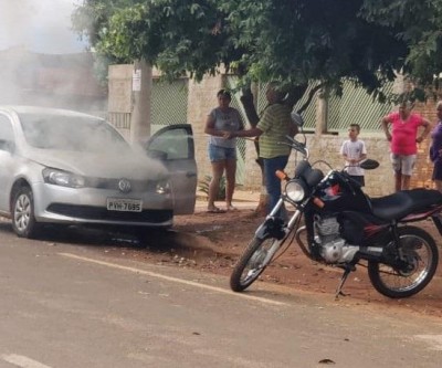 Internauta flagra incêndio em veículo no bairro Novo Alvorada 