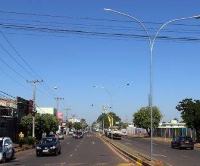Cerca de 222 lâmpadas LED já começaram a ser instaladas em postes da Avenida Clodoaldo Garcia 
