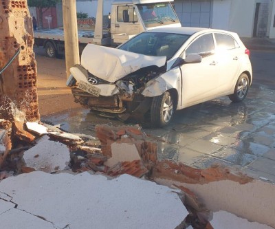 Motorista de HB20 invade residência e foge do local 