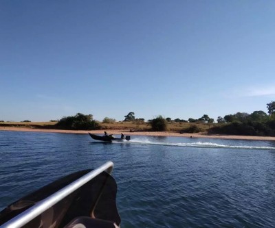 Três-lagoense que tentou fugir em barco cai em rio e é resgatado pelos policiais 