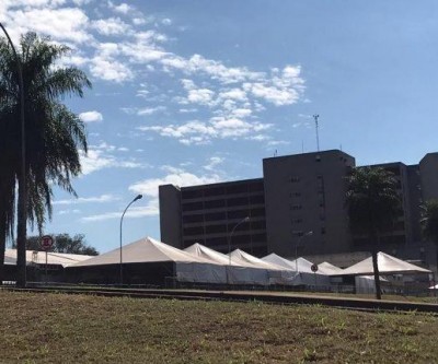 Sem espaço, corpos de vítimas de coronavírus são colocados em contêineres em Campo Grande 