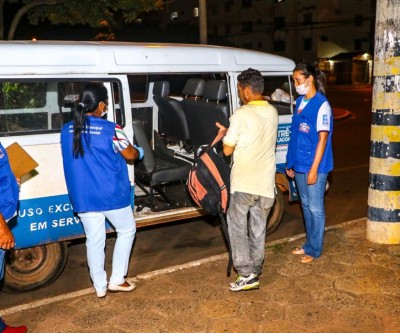 Moradores de rua são orientados a buscar ajuda e serviços da Assistência Social de Três Lagoas
