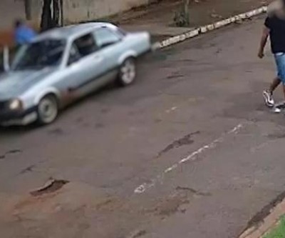 Assaltante do Chevett é colocado “pra correr” por dono de bar 