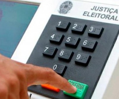 Câmara vota hoje PEC que adia eleições para novembro