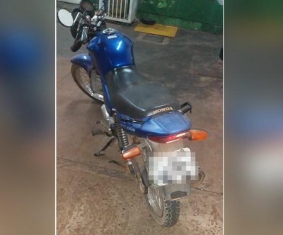 Denúncia de funcionários de posto leva polícia até moto que foi apreendida 