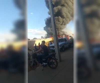 Incêndio em garagem de ônibus assusta moradores do Jardim Glória, em Três Lagoas