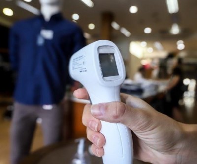 É falsa a notícia em que termômetros de testa usados para aferir temperatura causa câncer e cegueira  