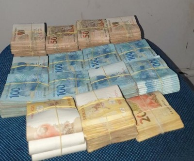 Mulher é barrada em prédio de luxo ao tentar sair da casa do ex com mais de R$ 142 mil em dinheiro 