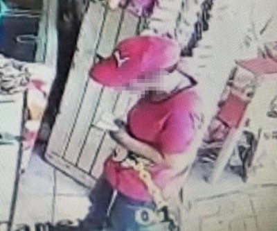 Velha conhecida da polícia que furtou condomínio é flagrada fazendo compras com cartão furtado 