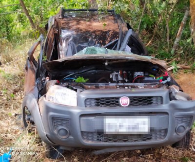 Fiat Strada fica destruída em capotamento na rodovia MS-112, na região de Três Lagoas 