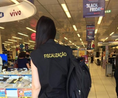 Para garantir direitos do consumidor, Procon orienta lojistas sobre regras na Black Friday