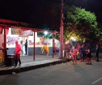 PM e Vigilância flagram bar que além de ter aglomeração de pessoas, tinha até música ao vivo