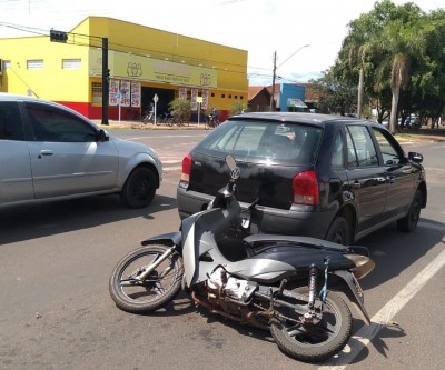 Acidente entre carro e moto mobiliza equipe do Corpo de Bombeiros 