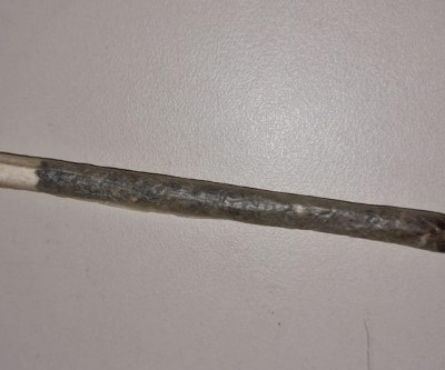 Folha de bananeira: Jovem passa perto da polícia com cigarro de maconha e acaba detido 