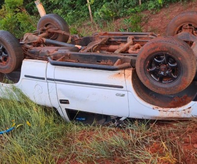 S-10 capota e deixa motorista ferido na região de Três Lagoas