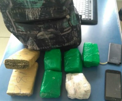 Mesmo com disparos de fuzil e pistola .40, traficantes abandonam droga e conseguem fugir da polícia   