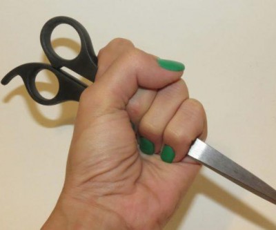 Mulher ataca marido com ‘tesourada’ na genital e acaba presa em Costa Rica-MS