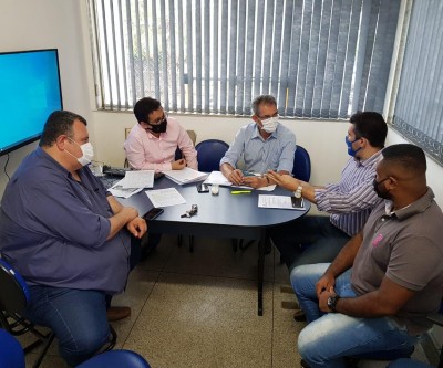 Secretário de administração recebe vereadores para tratar sobre candidatos do Processo Seletivo considerados inaptos temporários
