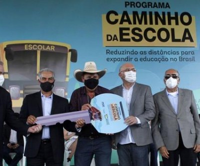 Três Lagoas recebe ônibus novos para transporte de alunos